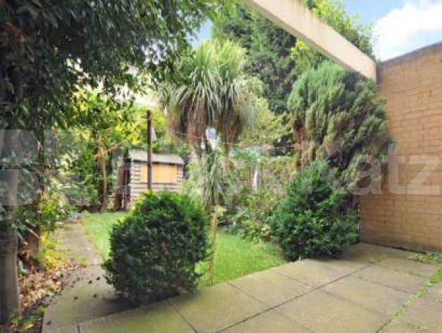 			GARDEN AND OFF STREET PARKING, 3 Bedroom, 1 bath, 1 reception Ground Floor Maisonette			 Aintree Street, Fulham